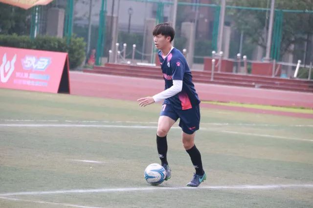 皇马上半场2-0领先塞维利亚，数据一览